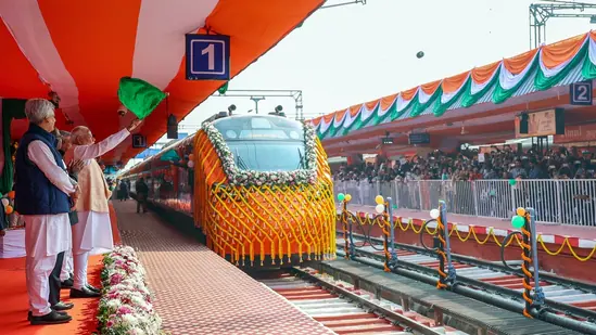 PM Modi Flags Off India’s First Vande Bharat Sleeper Train Between Howrah and Guwahati